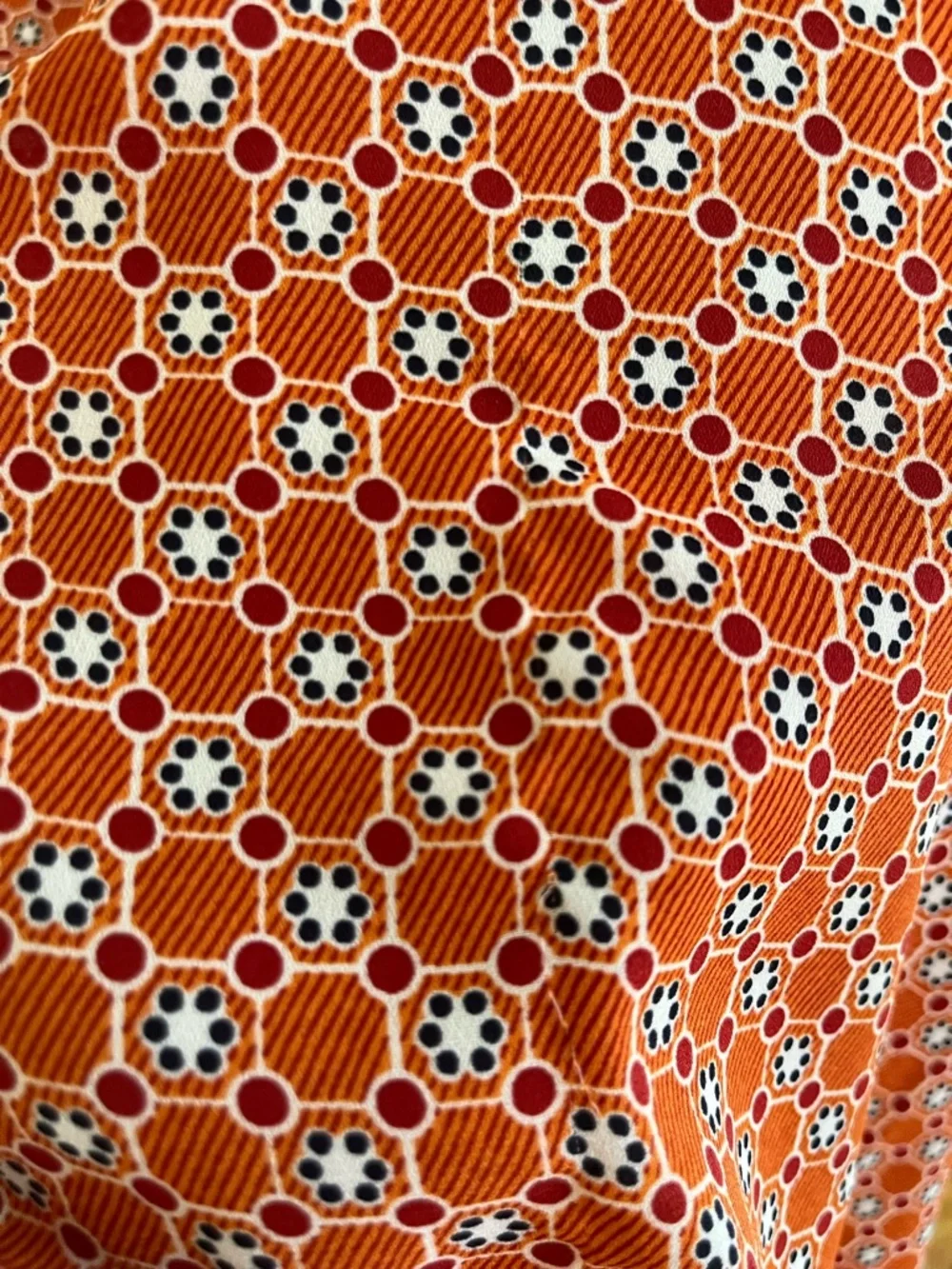 Ann Taylor Sleeveless Geo Print Top in Coral Red/Orange - Picture 4 of 5